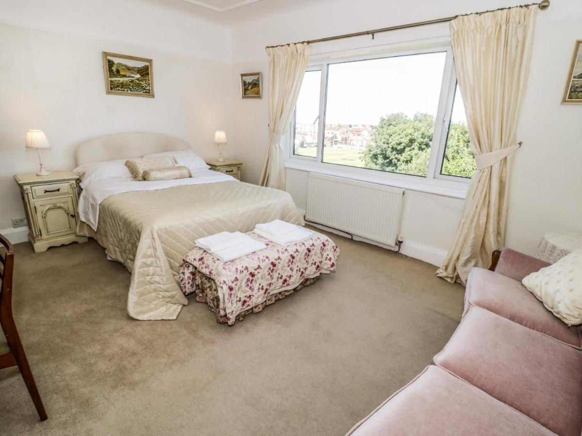 Burwood Villa Colwyn Bay Exterior photo